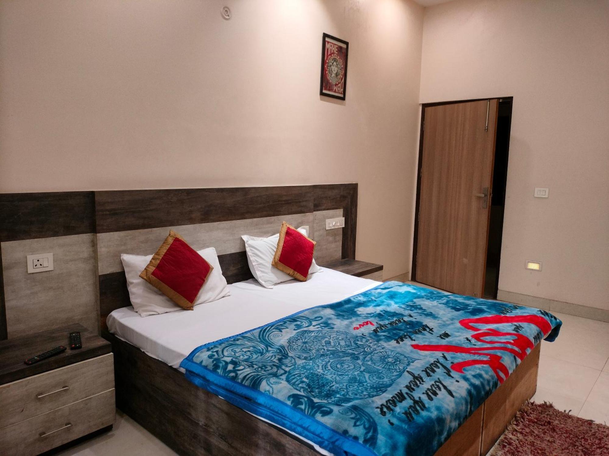 Homestay Super Residency -- Near Nizamuddin Railway Station