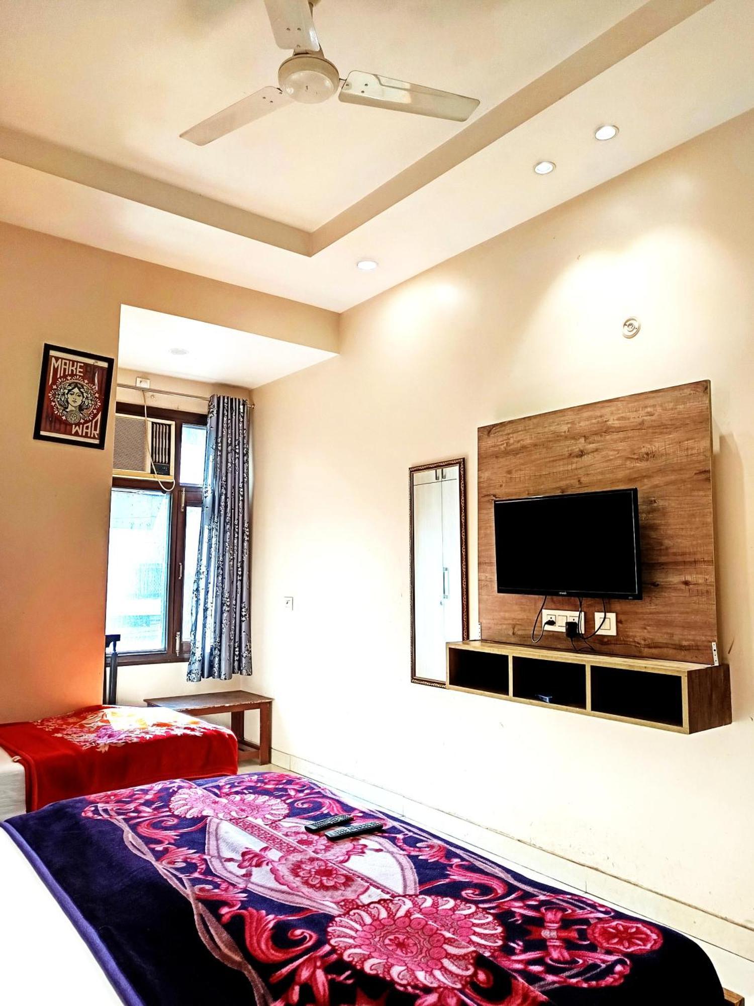 Super Residency -- Near Nizamuddin Railway Station Homestay New Delhi