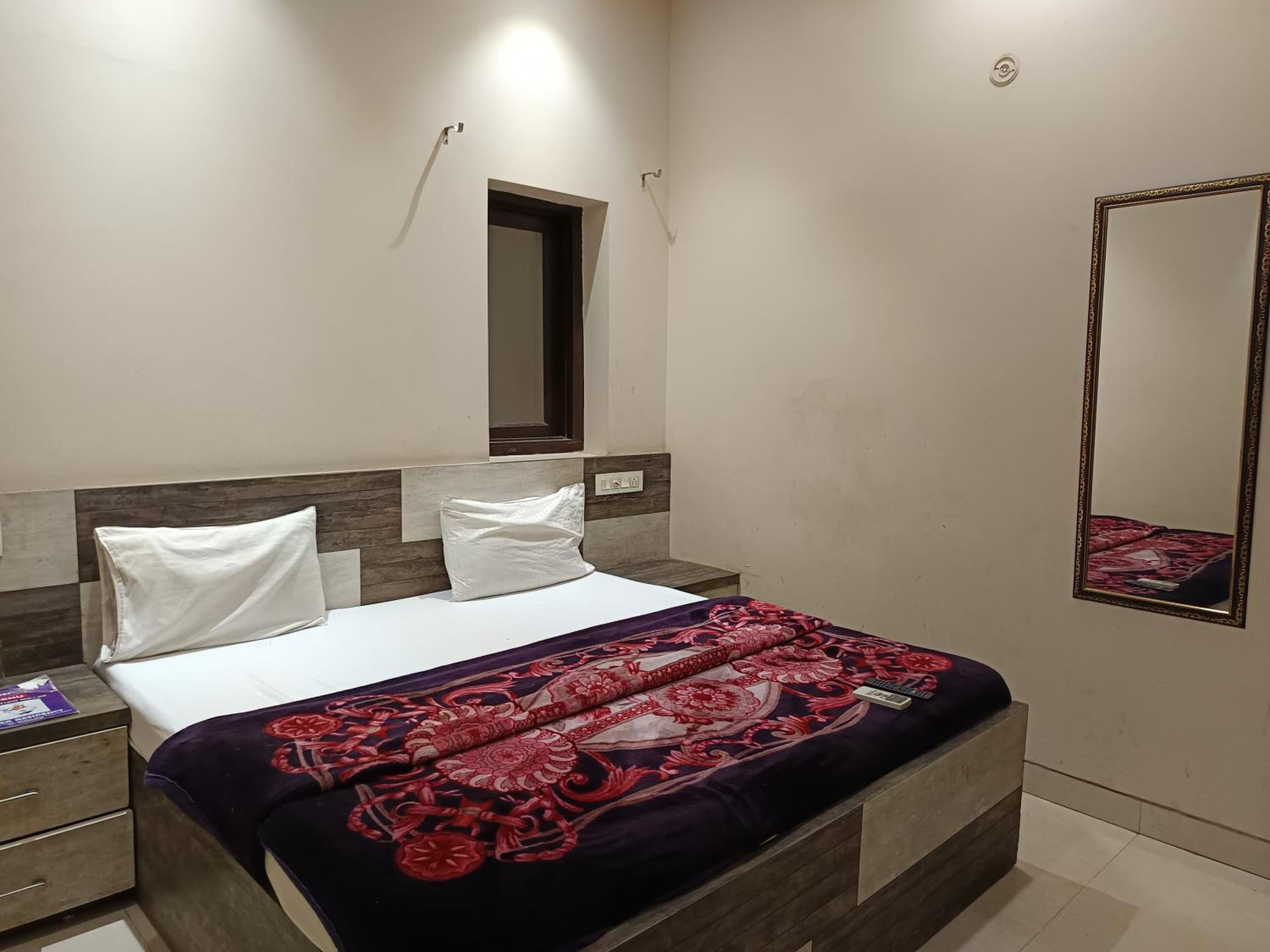 Homestay Super Residency -- Near Nizamuddin Railway Station New Delhi