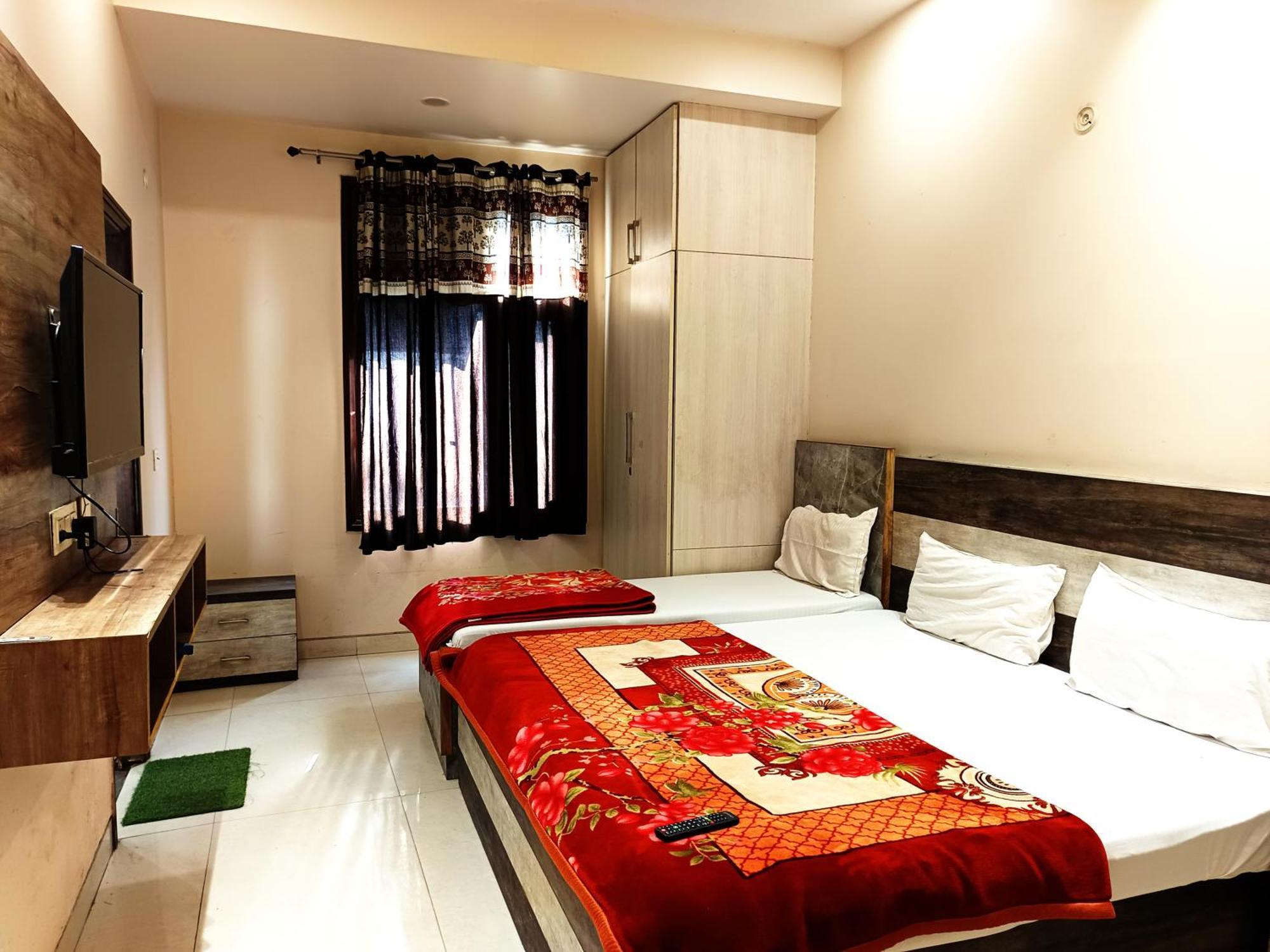 Super Residency -- Near Nizamuddin Railway Station Homestay *