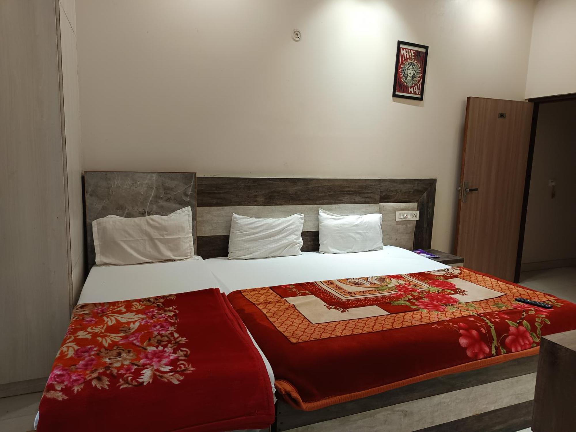 Super Residency -- Near Nizamuddin Railway Station Homestay *