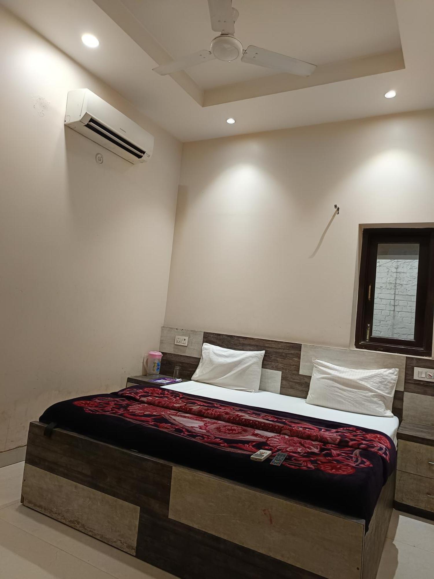 Super Residency -- Near Nizamuddin Railway Station Homestay New Delhi