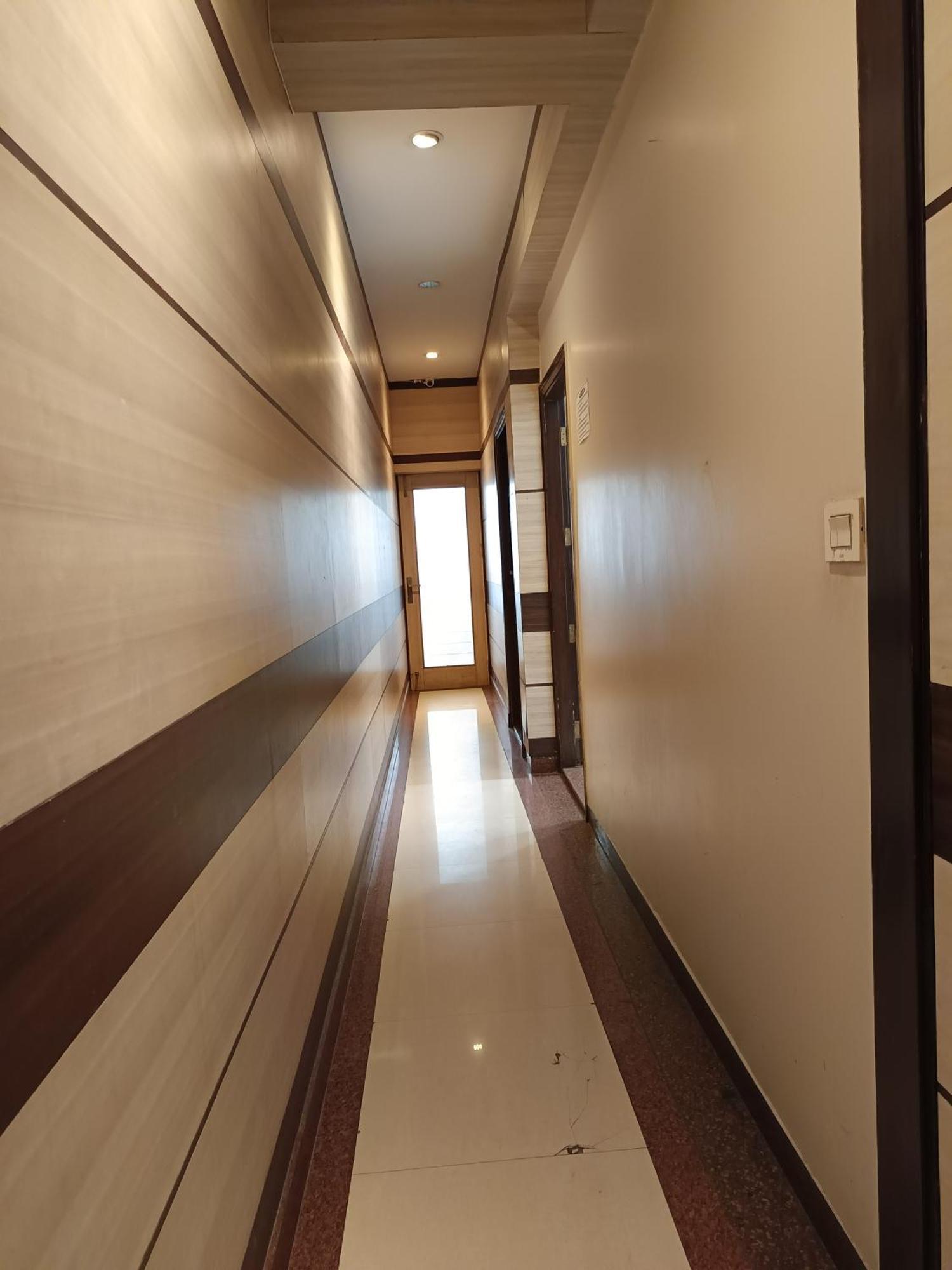 Super Residency -- Near Nizamuddin Railway Station Homestay