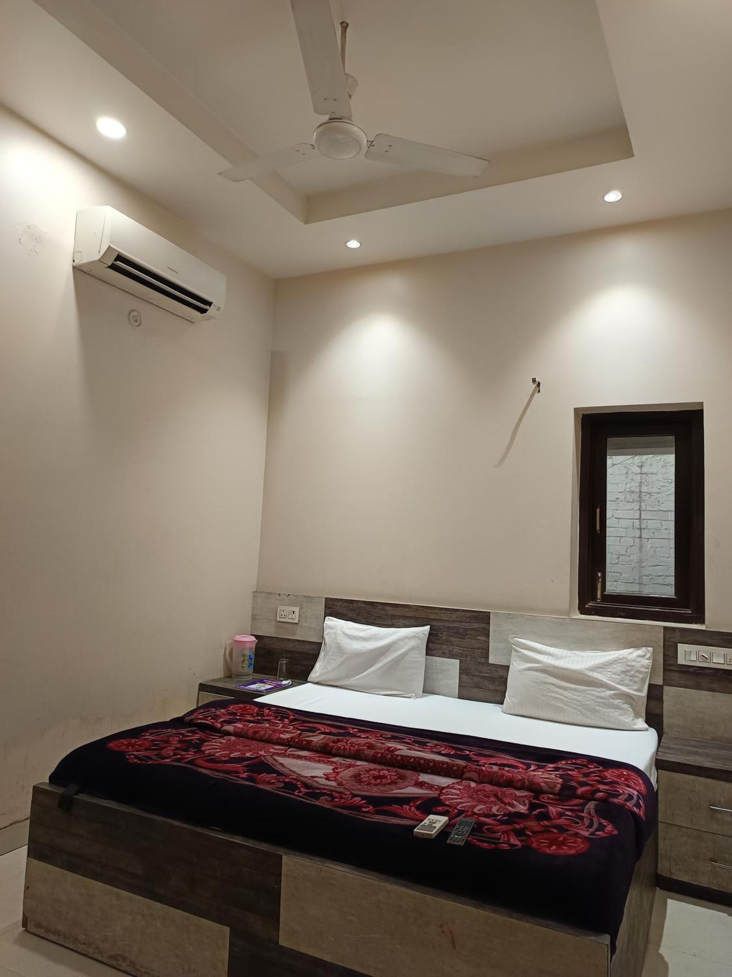 Homestay Super Residency -- Near Nizamuddin Railway Station New Delhi