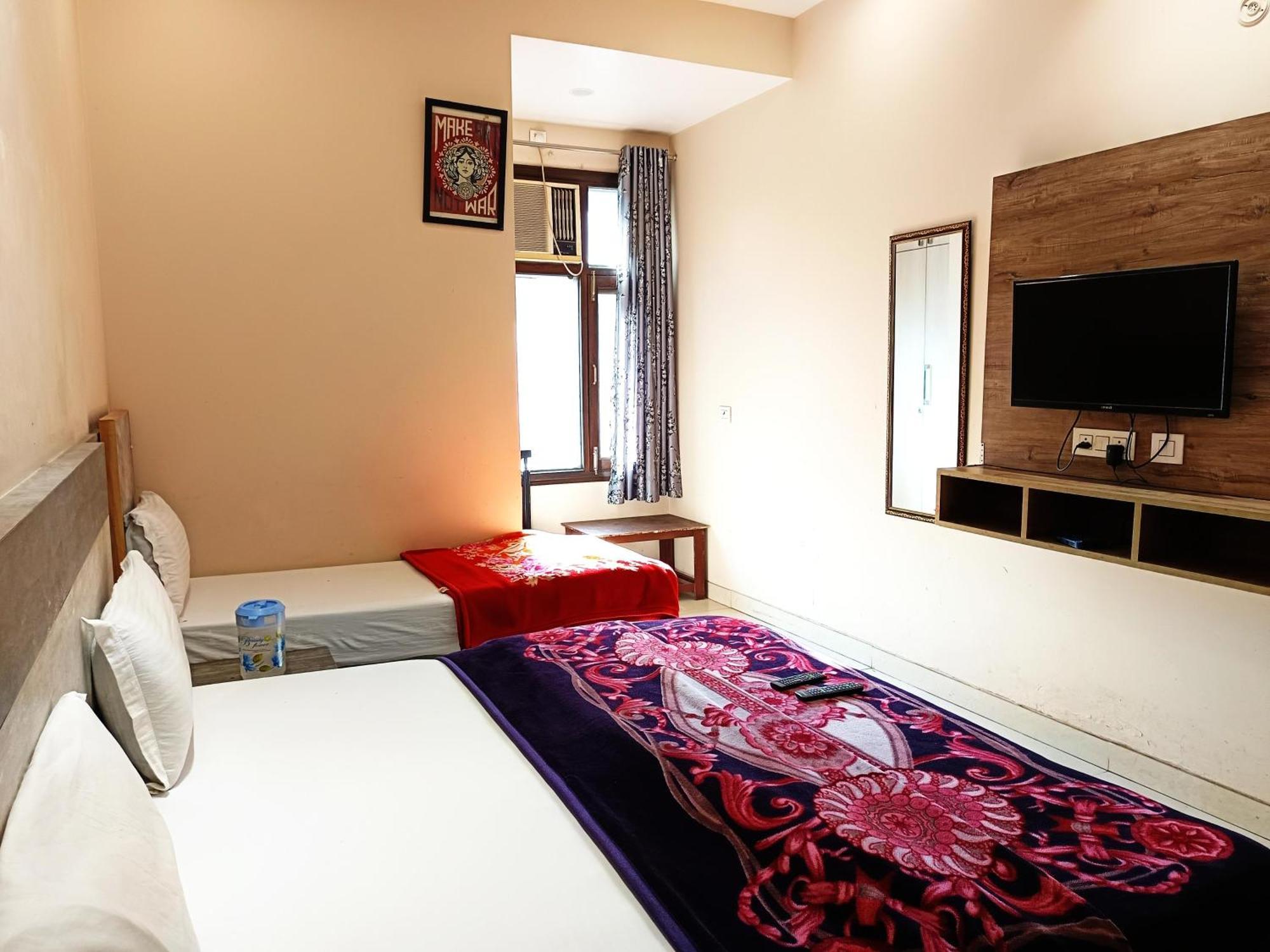 Homestay Super Residency -- Near Nizamuddin Railway Station *