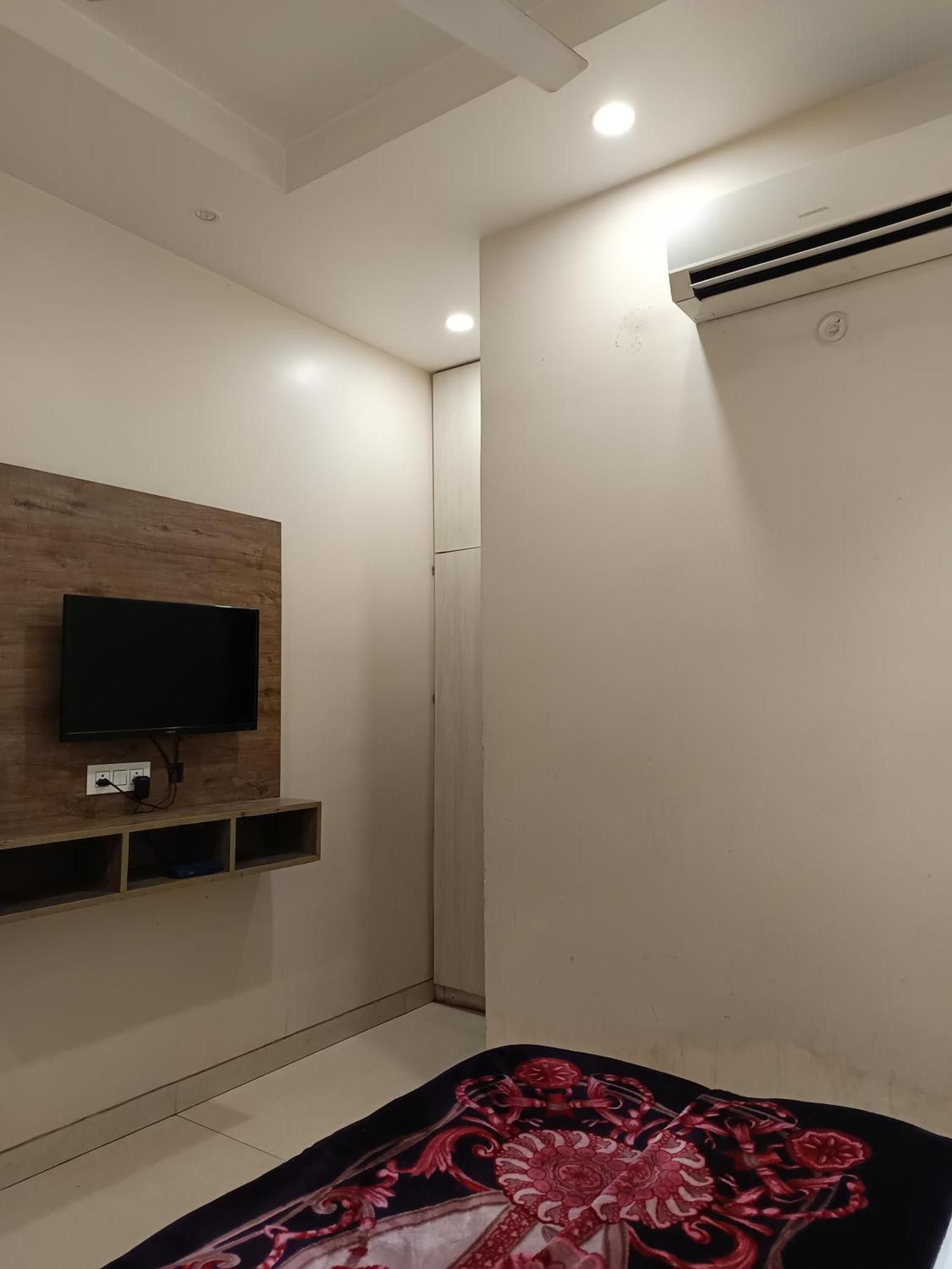 Homestay Super Residency -- Near Nizamuddin Railway Station New Delhi