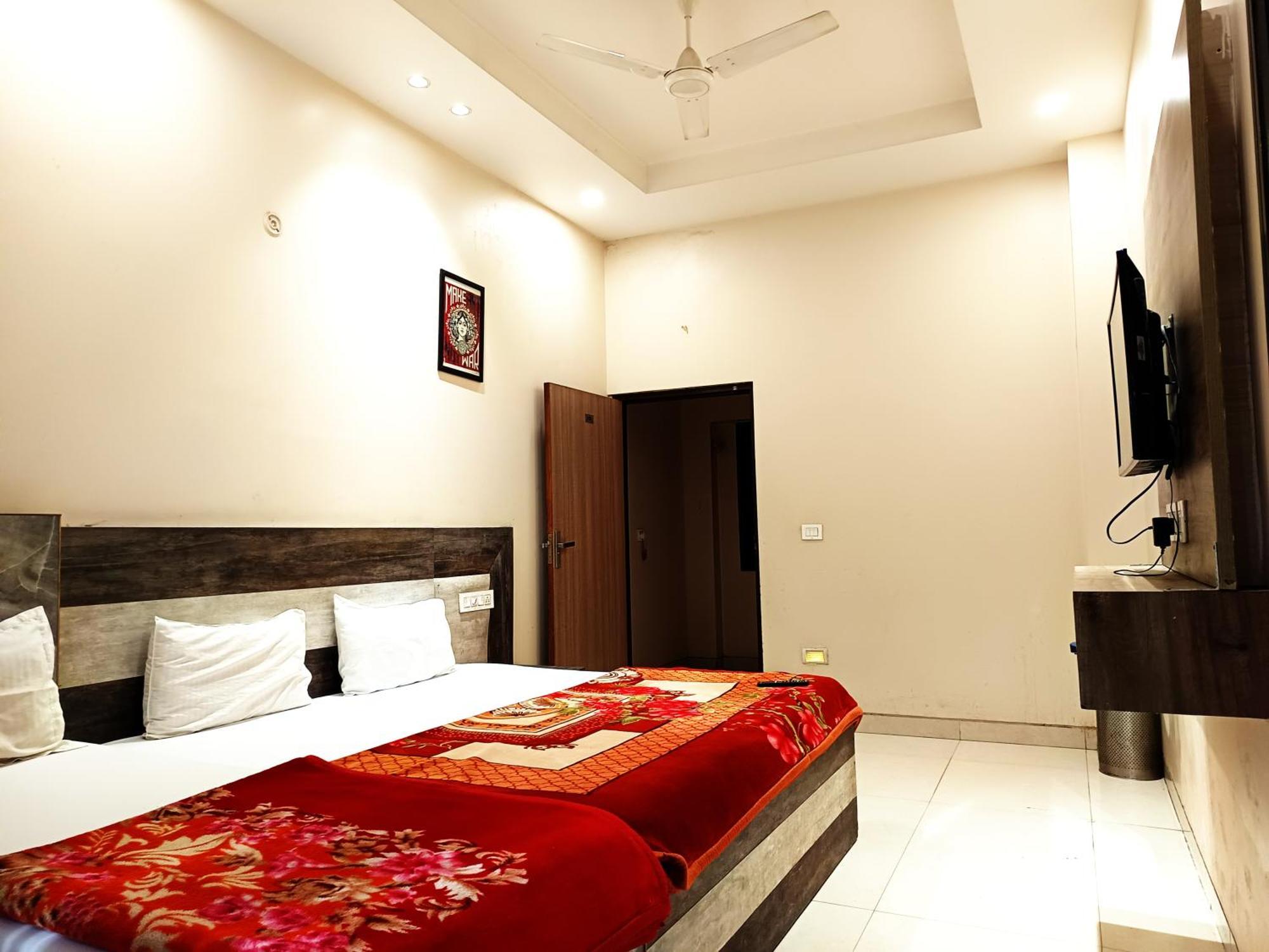 Super Residency -- Near Nizamuddin Railway Station *