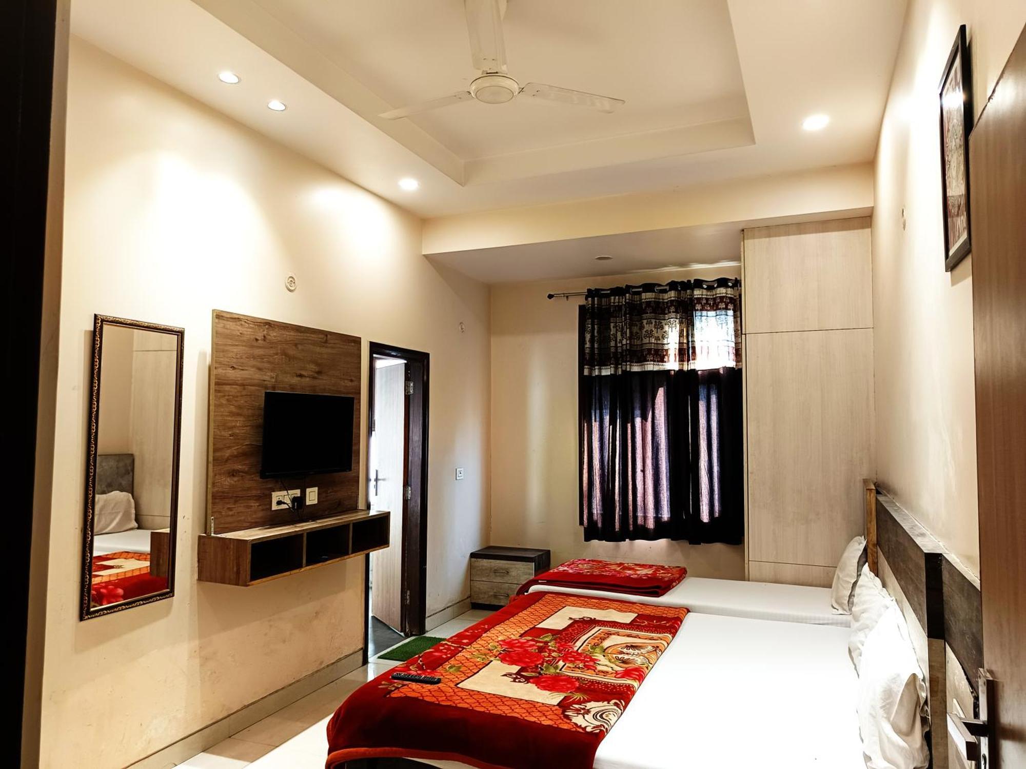 Homestay Super Residency -- Near Nizamuddin Railway Station
