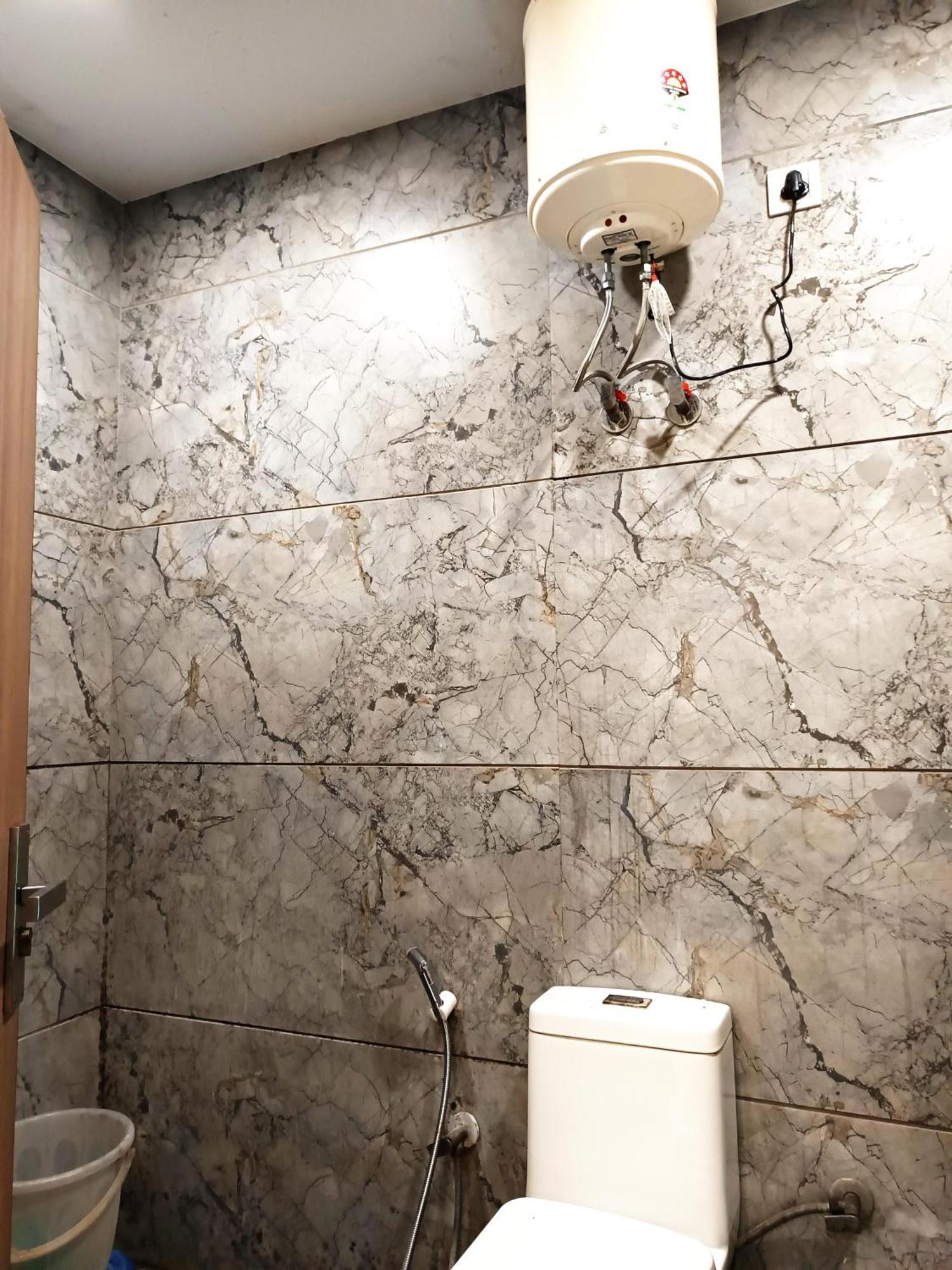 Super Residency -- Near Nizamuddin Railway Station *
