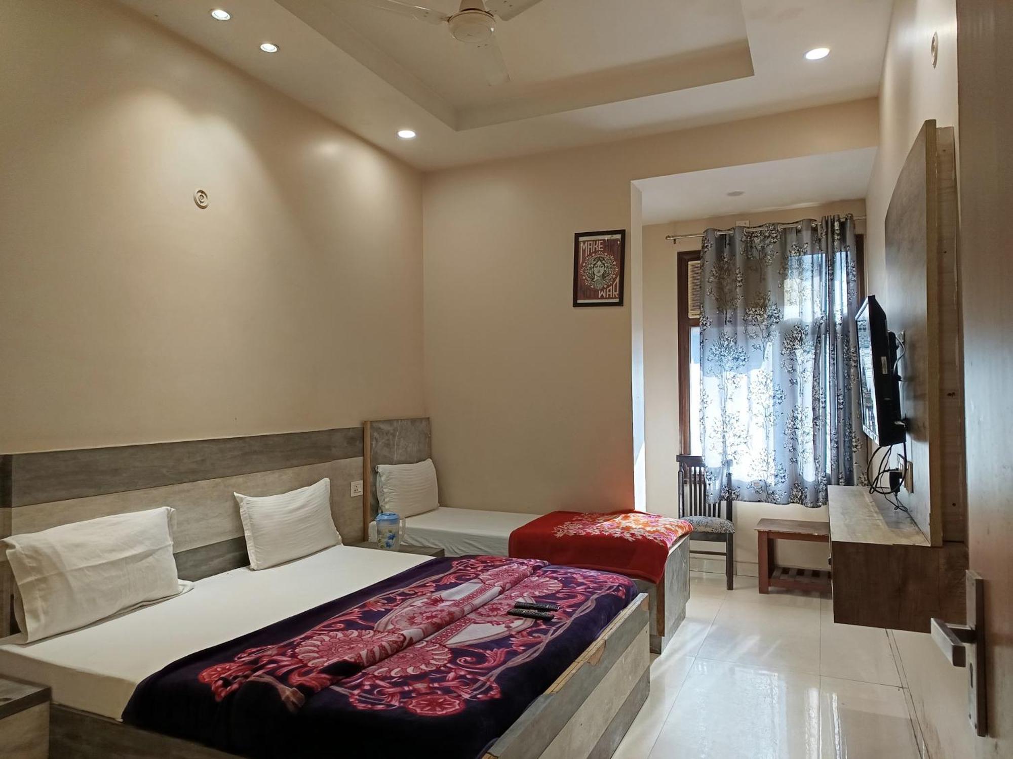 Homestay Super Residency -- Near Nizamuddin Railway Station