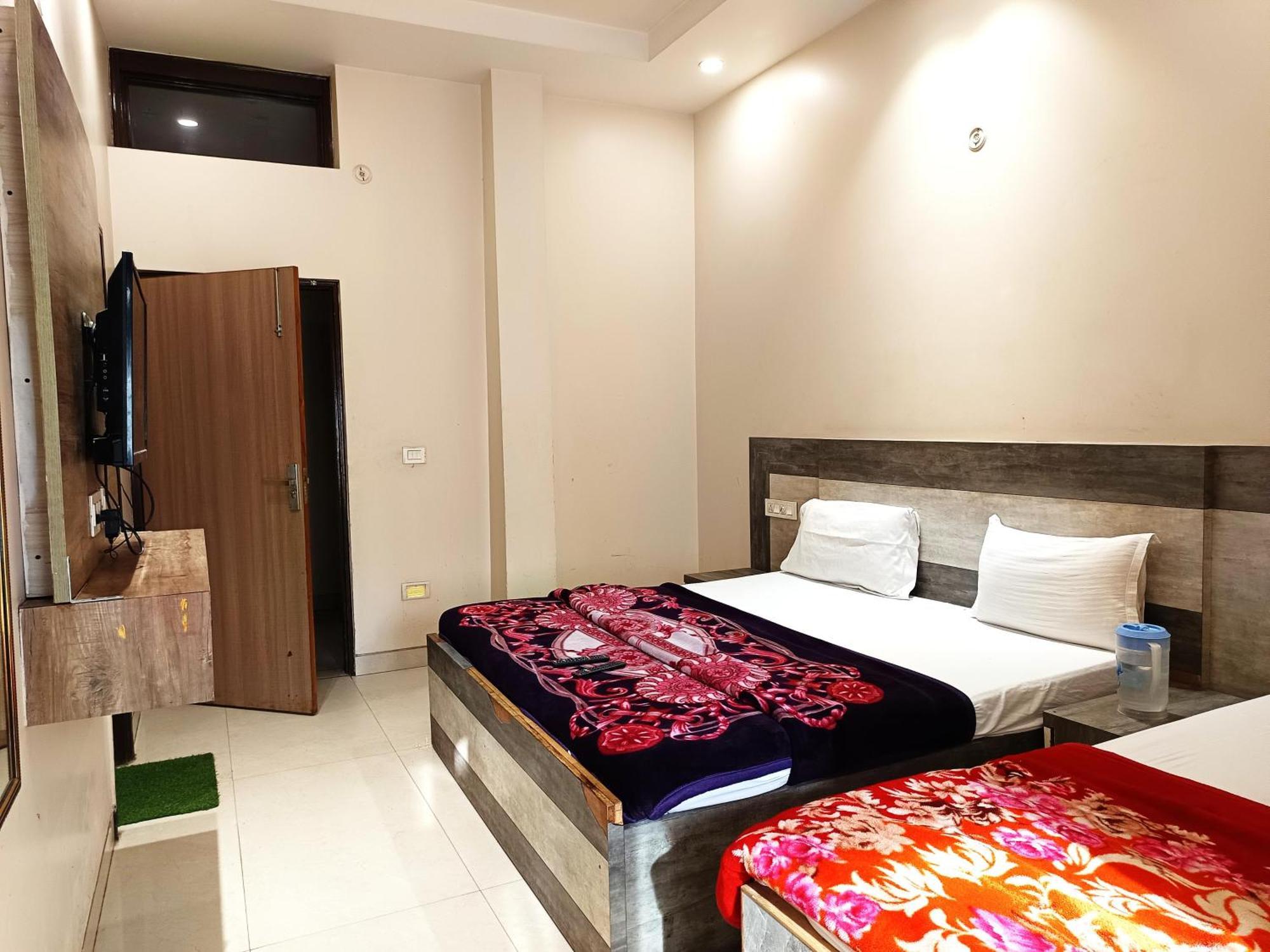 Homestay Super Residency -- Near Nizamuddin Railway Station New Delhi