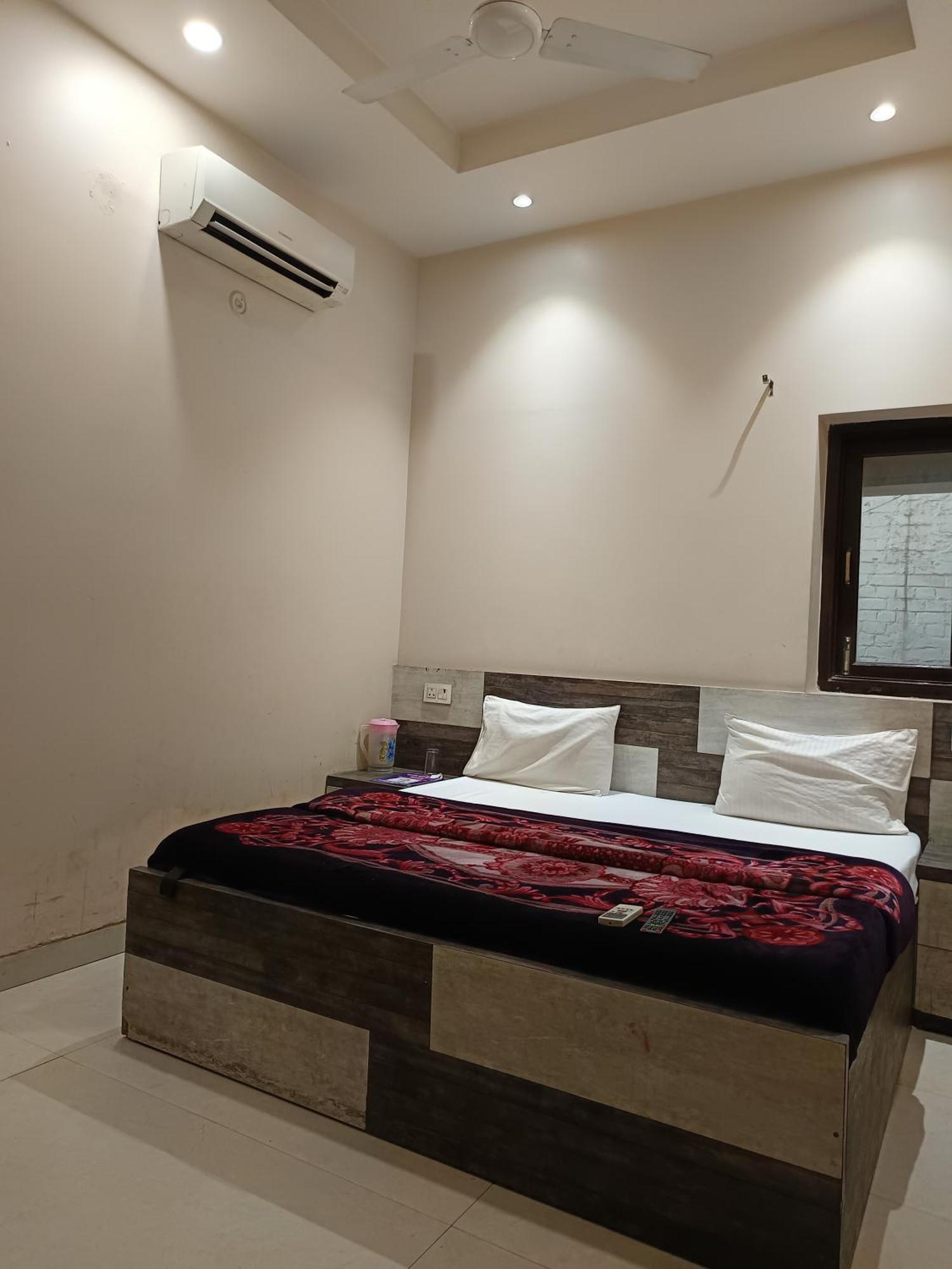 Super Residency -- Near Nizamuddin Railway Station *
