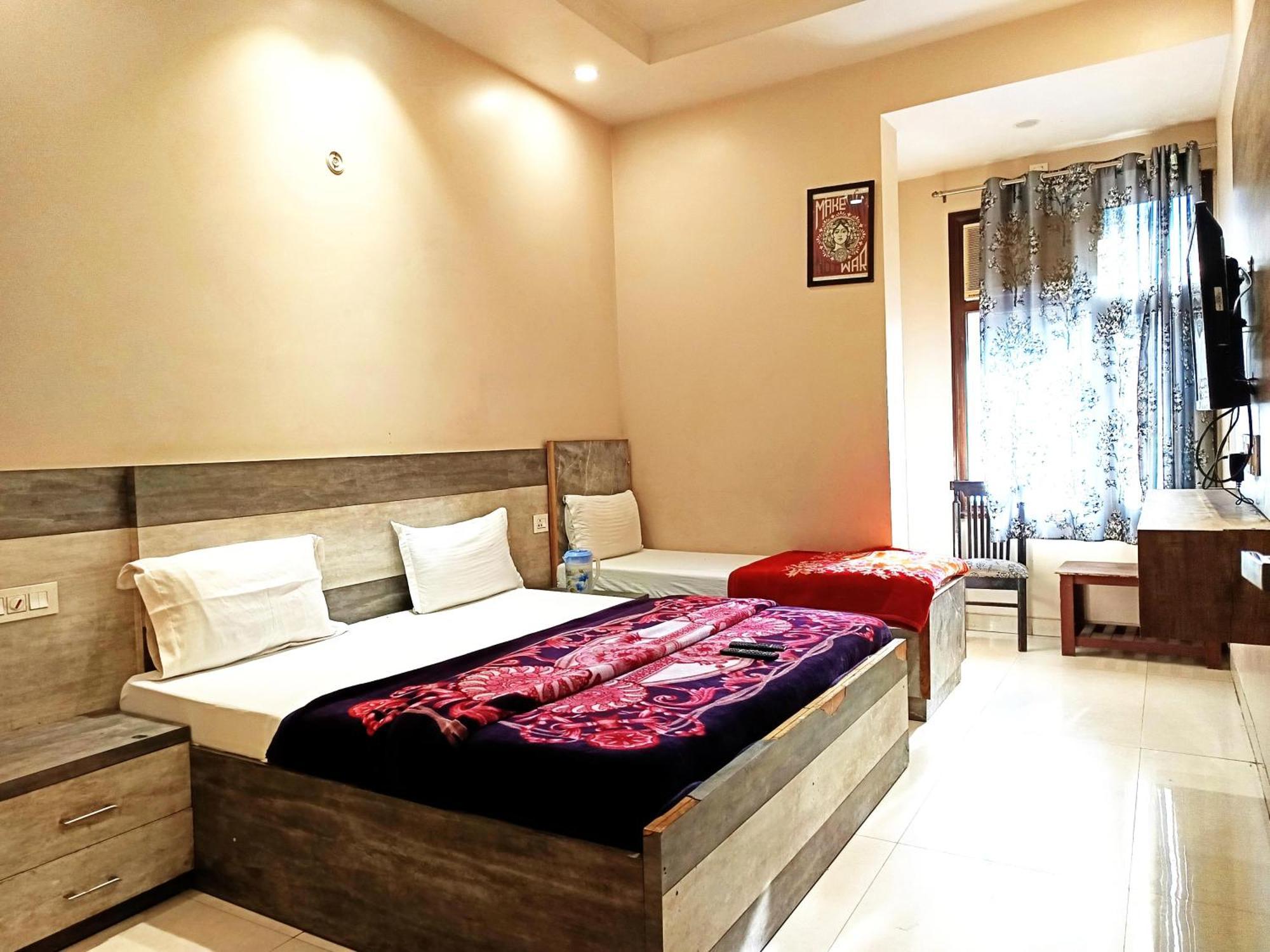 Homestay Super Residency -- Near Nizamuddin Railway Station *
